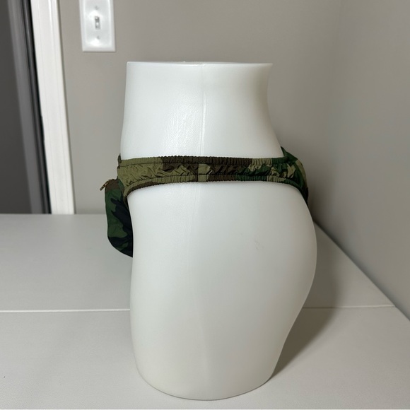 Frederick’s of Hollywood Camo Zipper Pouch Thong Underwear - Picture 4 of 8